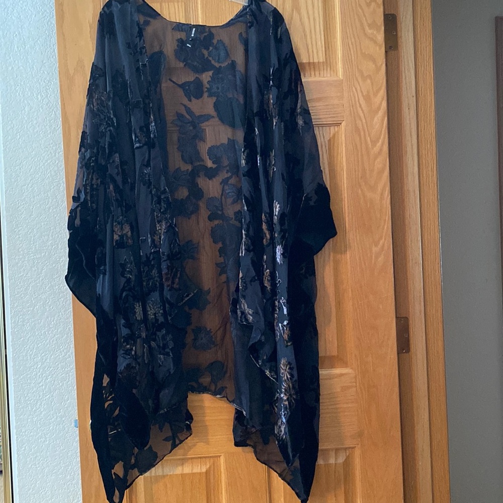 Torrid Black Floral Kimono